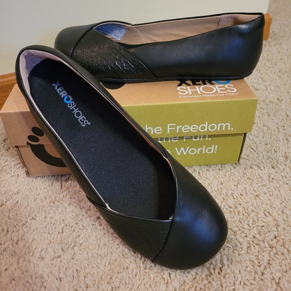 ! NIB! Xero shoes - Phoenix - Women's Black Leather 7.5